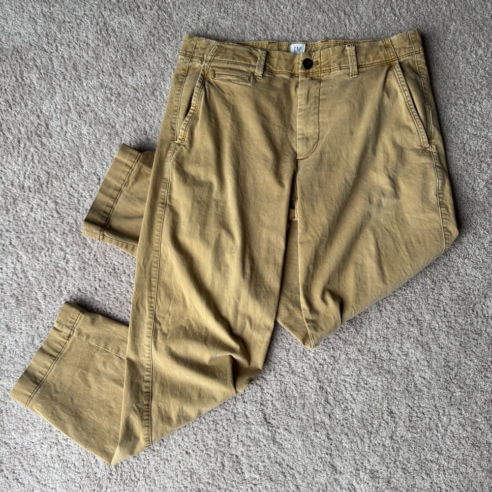 GAP Men’s Khaki Pants